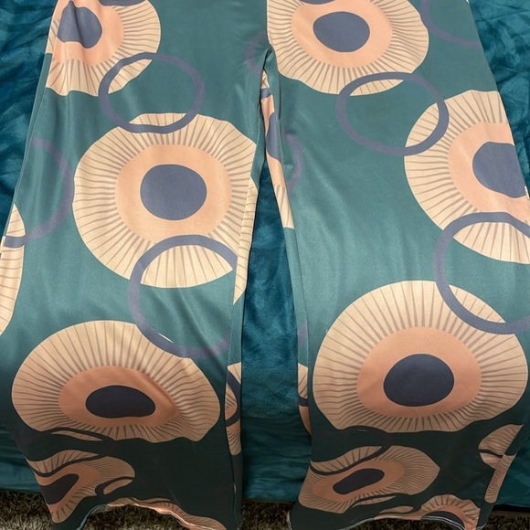 Two Piece - Picture 4 of 5